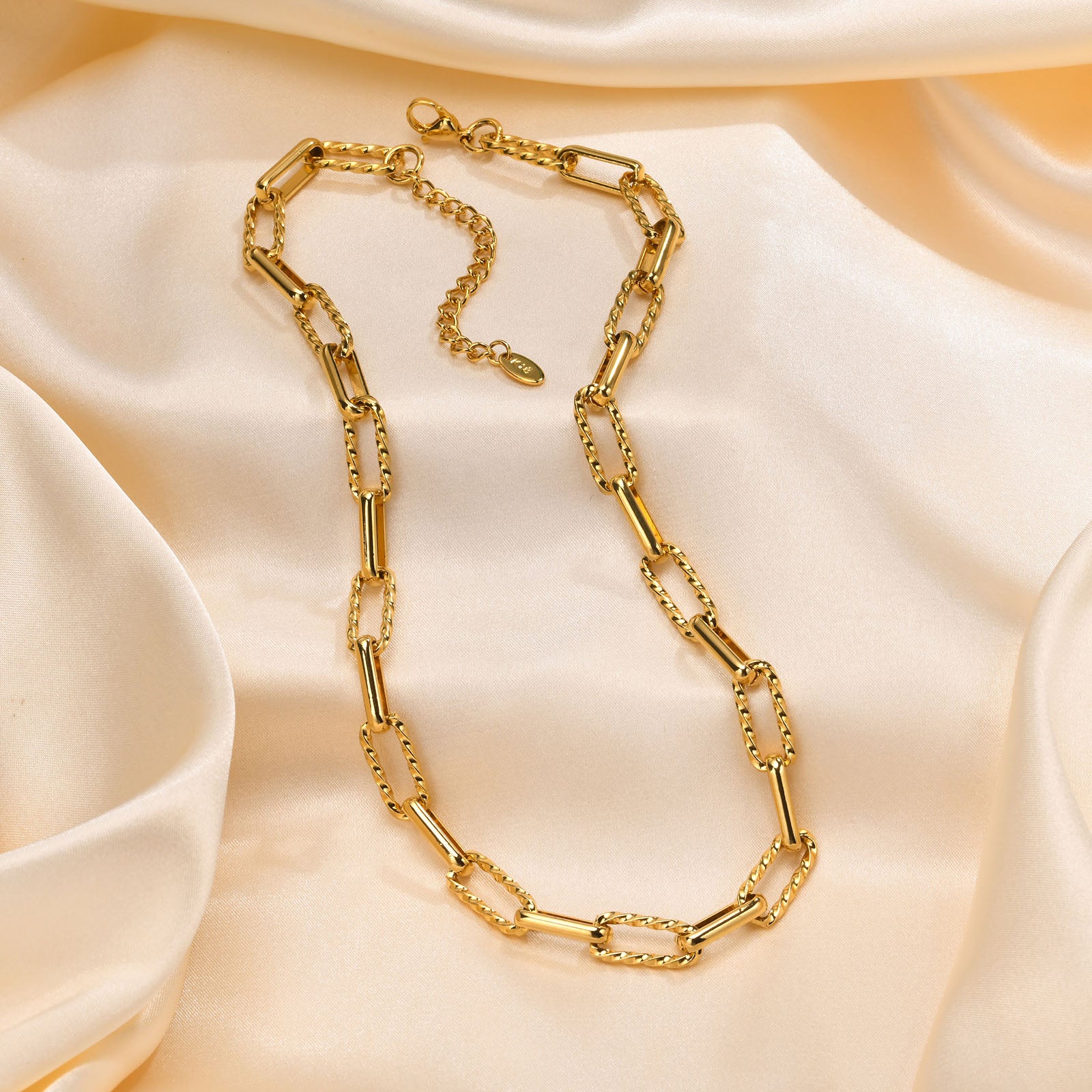 18k Gold Paperclip Chain Necklace - Image 5