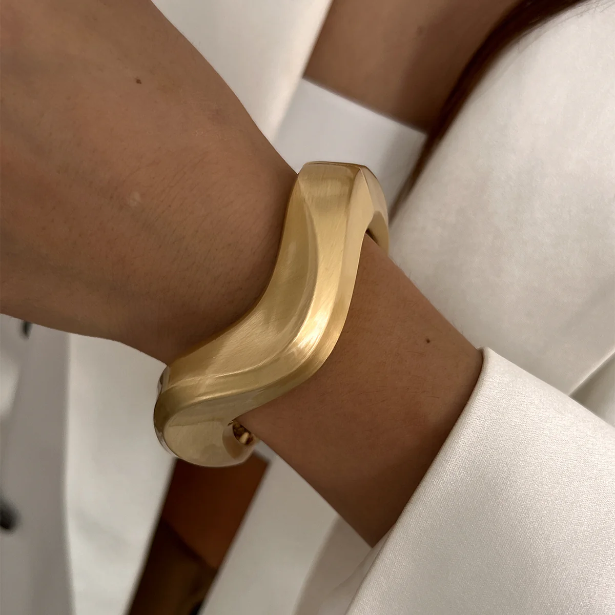 2pc Abstract Brushed Metal Bangle Set - Image 3