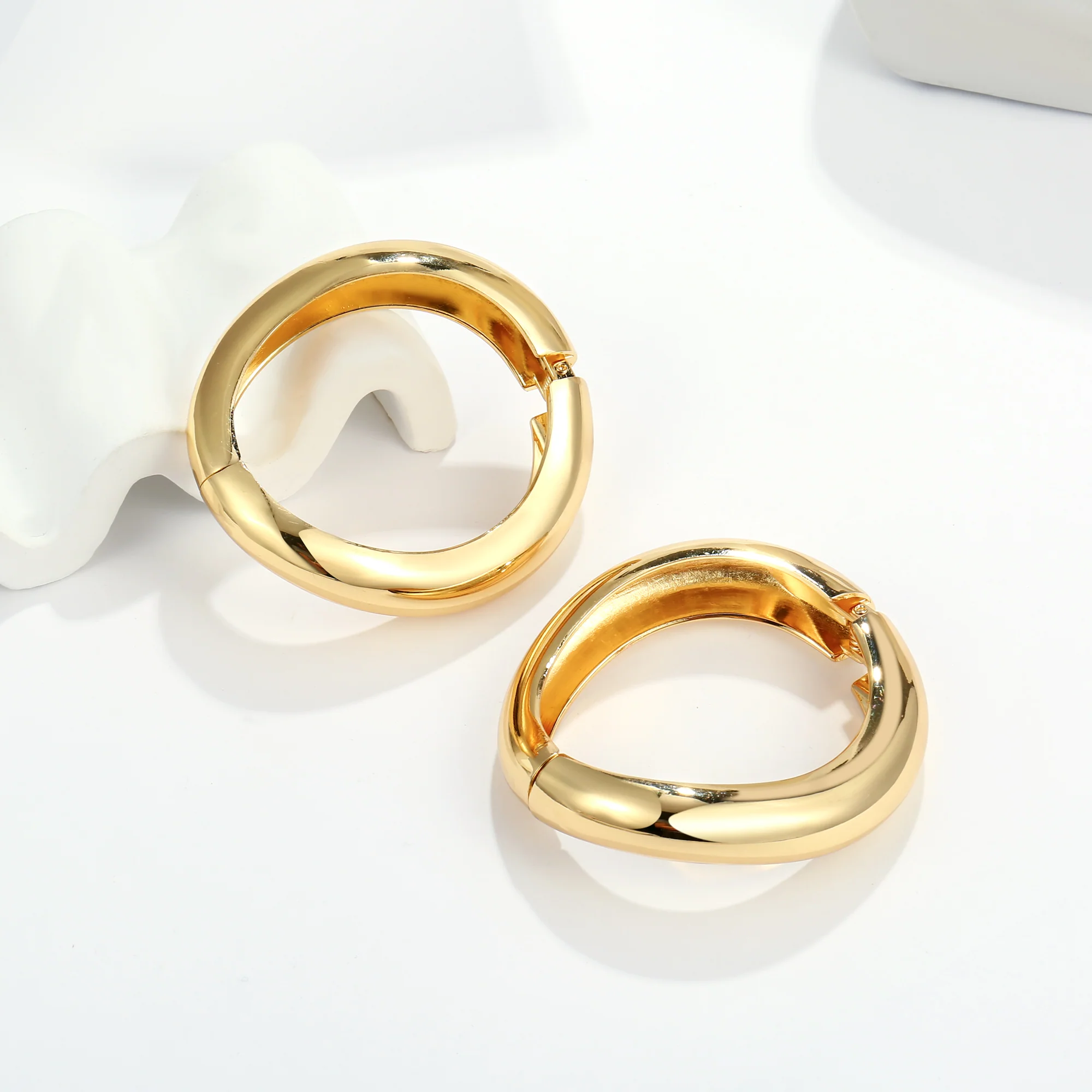 2pc Bold Sculpted Cuff Bracelet Set - Image 4