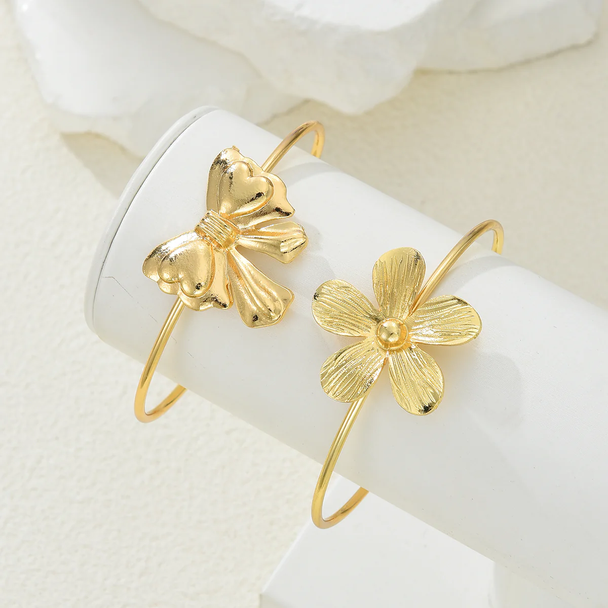 2pc Bow and Flower Bangle Set - Image 3