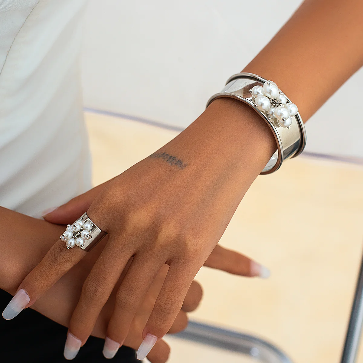 2pc Chunky Pearl Circle Cuff Bracelet Set - Image 2