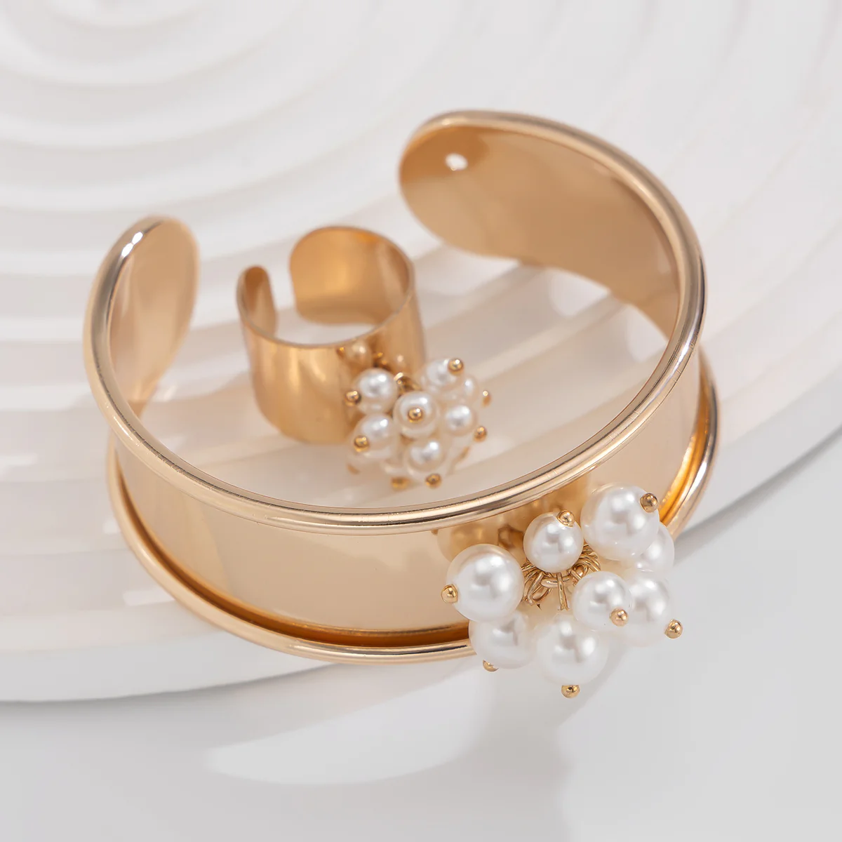 2pc Chunky Pearl Circle Cuff Bracelet Set - Image 3