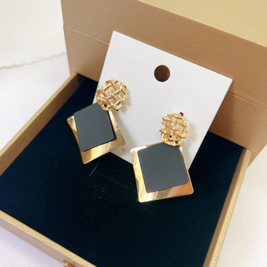 2pc Geometric Gold Statement Earrings Set - Image 3