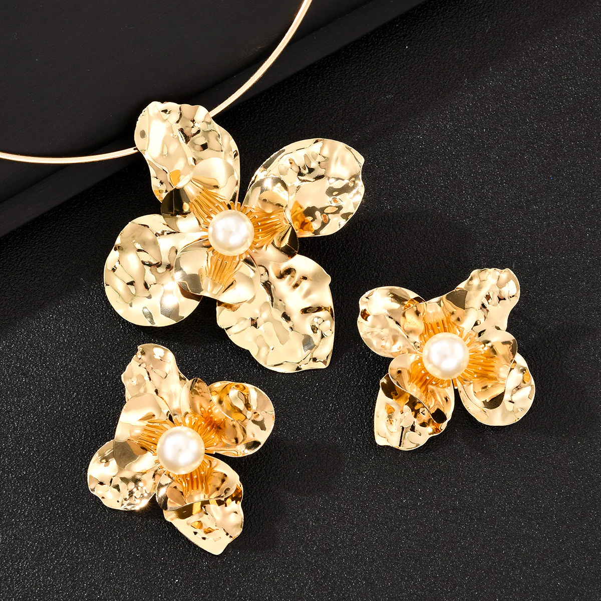 2pc Hammered Gold Floral Statement Necklace & Ring Set - Image 3