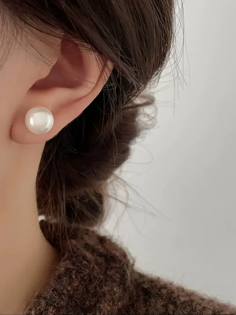 3 Pair Elegant Pearl Stud Earrings Set - Image 4