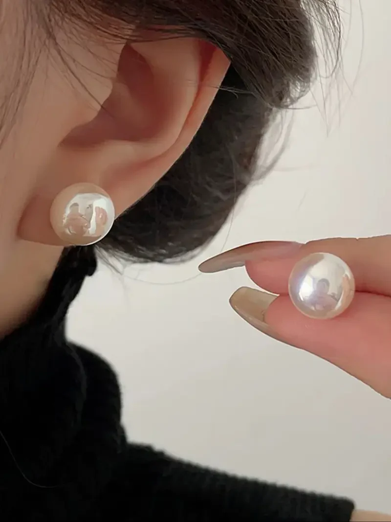 3 Pair Elegant Pearl Stud Earrings Set - Image 5