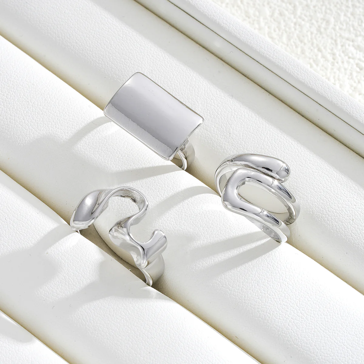 3pc Bold Abstract Gold Ring Set - Image 4