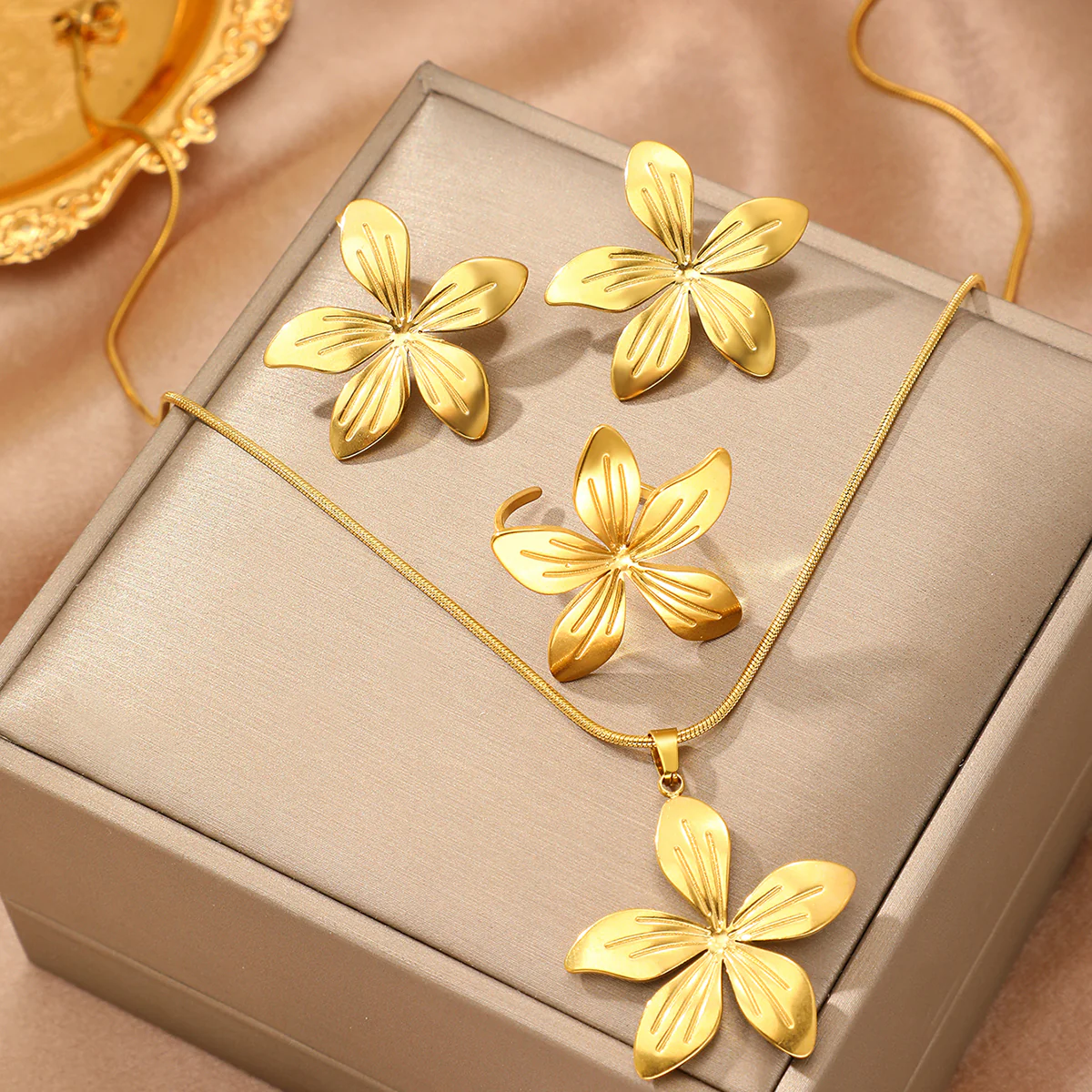 3pc Bold Petal Jewelry Set - Image 4
