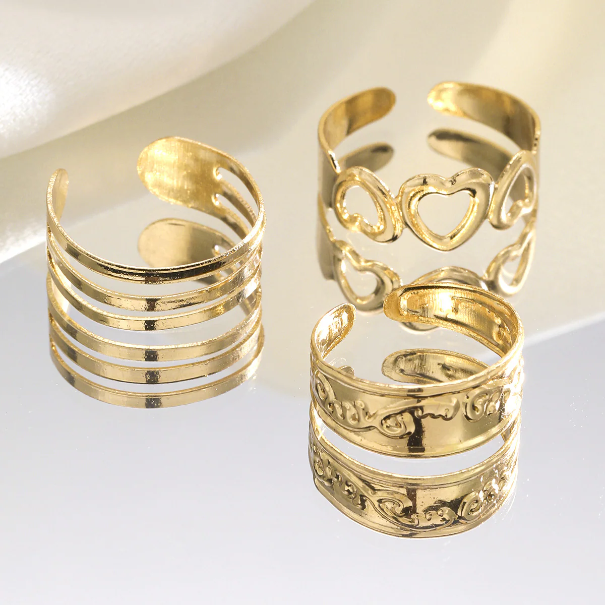 3pc Gold Heart & Band Toe Ring Set - Image 3