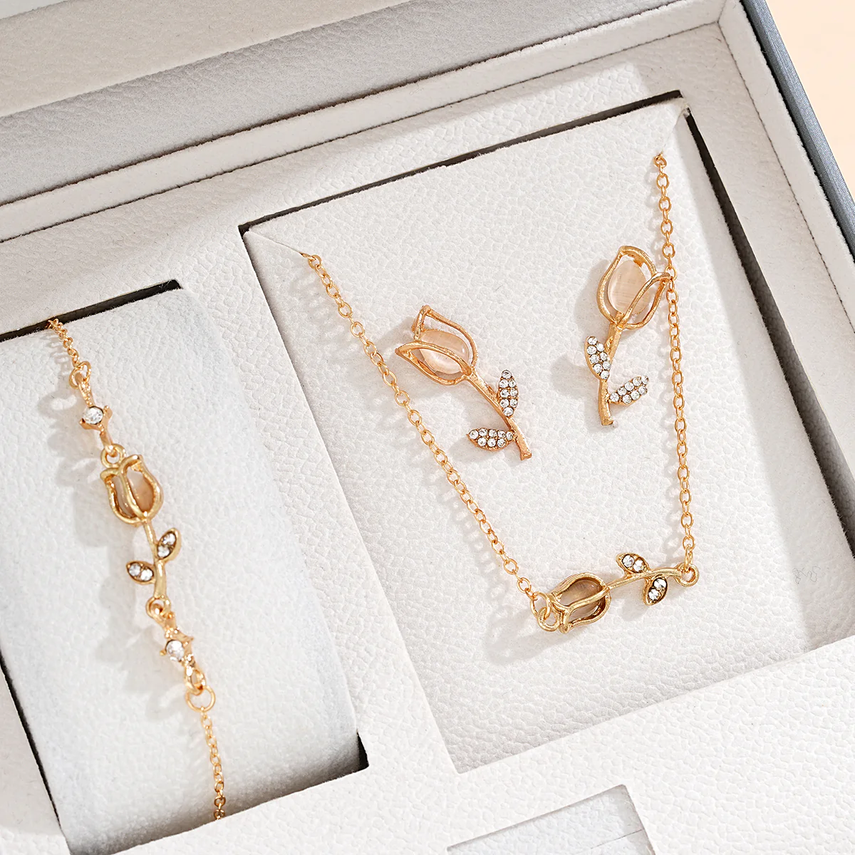 3pc Gold Tulip Flower Jewelry Set - Image 3