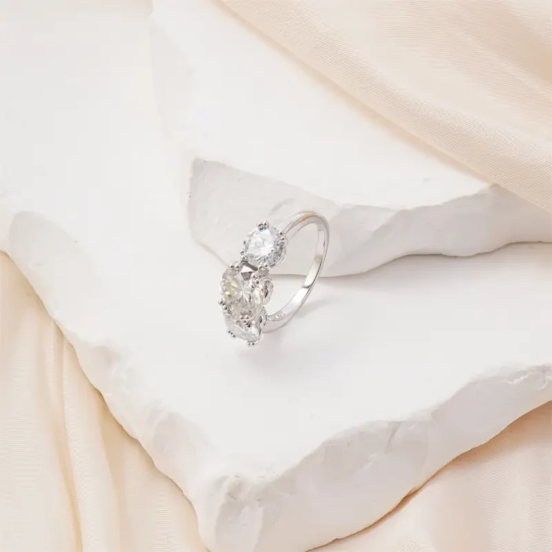 4ct Three Stone Ring - Image 3