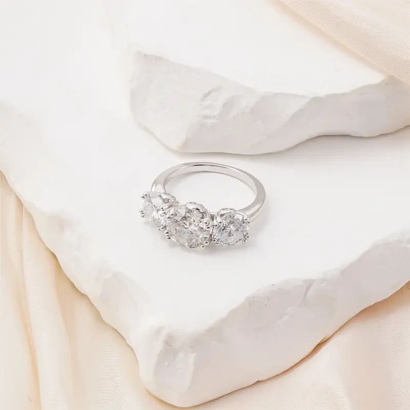 4ct Three Stone Ring - Image 4