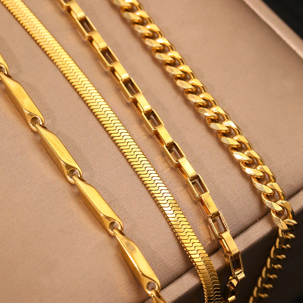 4pc Classic Chain Gold Bracelet Set - Image 4