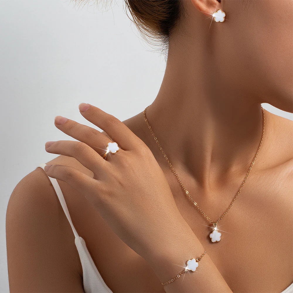 4pc White Clover Jewelry Set