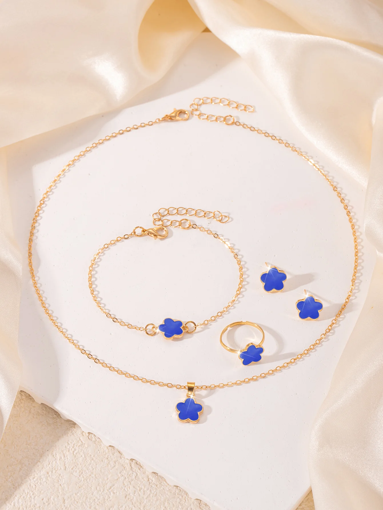 4pc White Clover Jewelry Set - Image 3