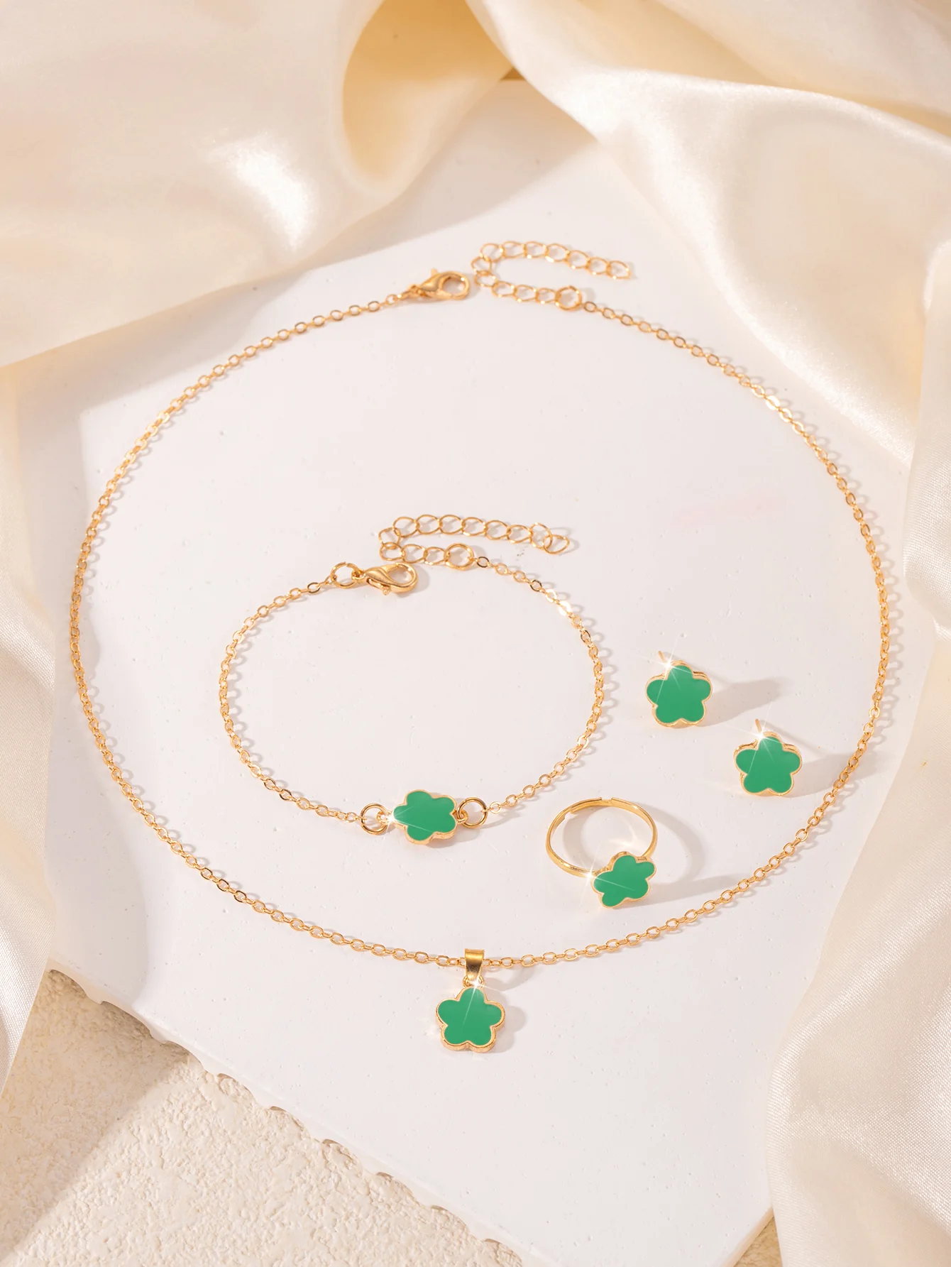 4pc White Clover Jewelry Set - Image 4