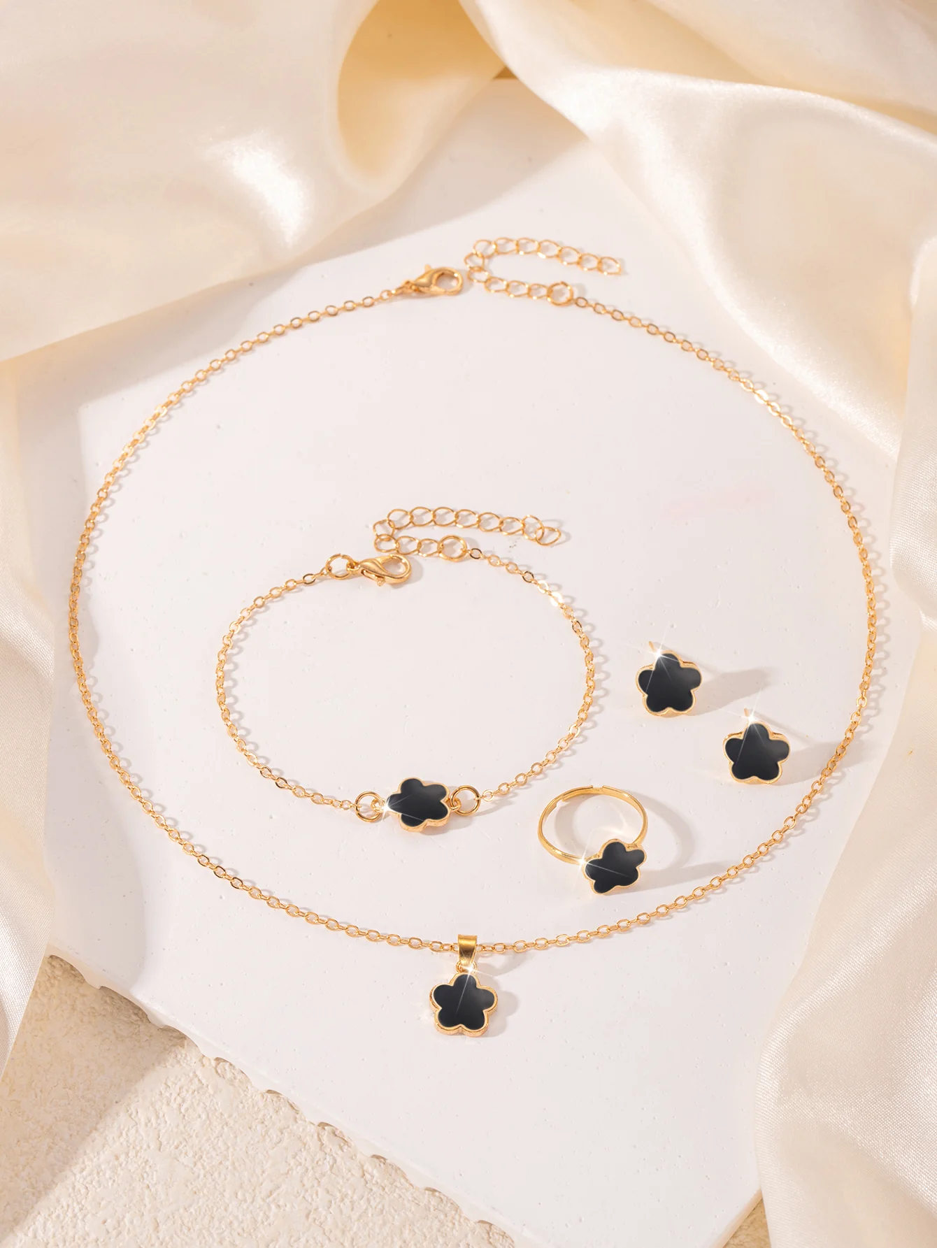 4pc White Clover Jewelry Set - Image 5