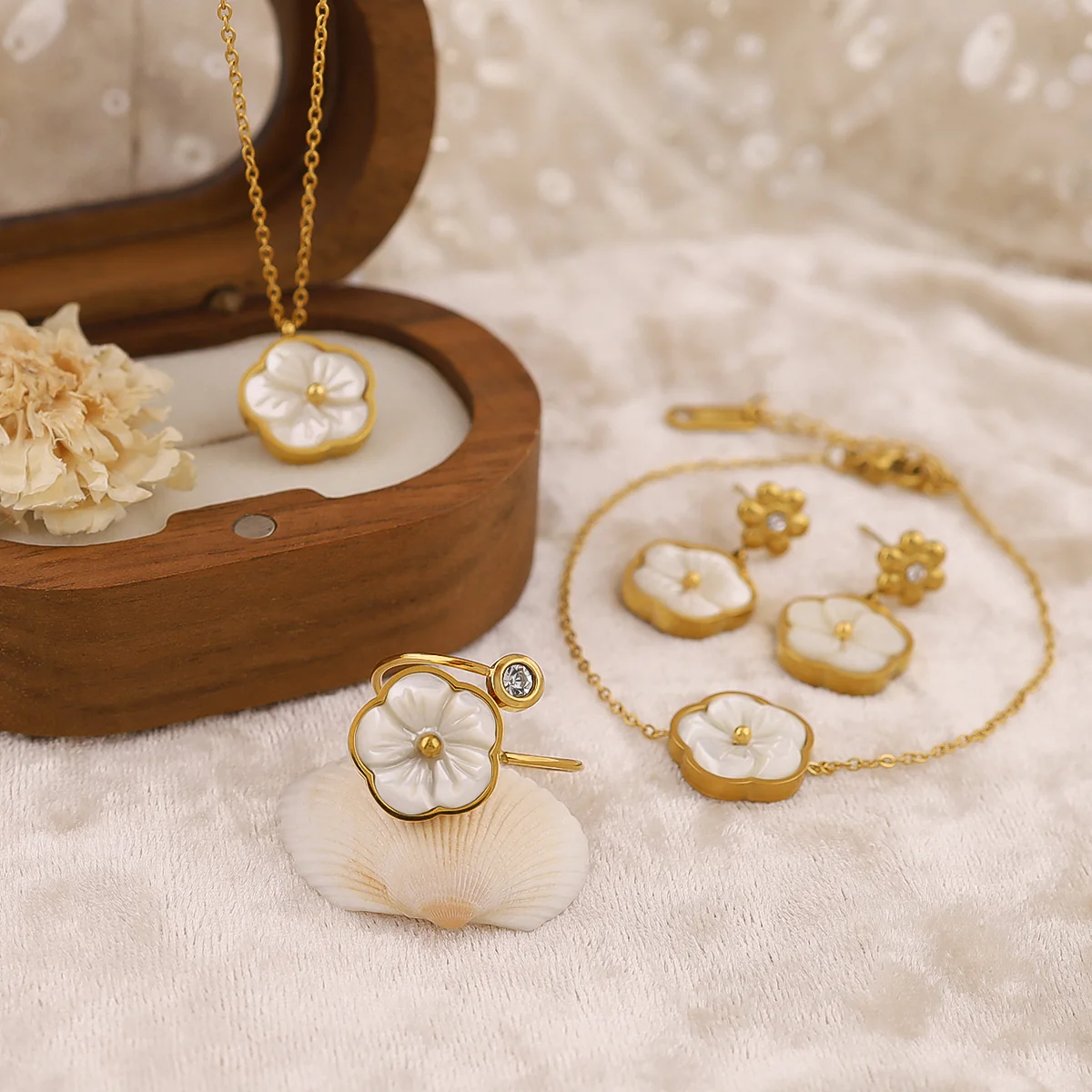 4pc White Floral Jewelry Set - Image 2