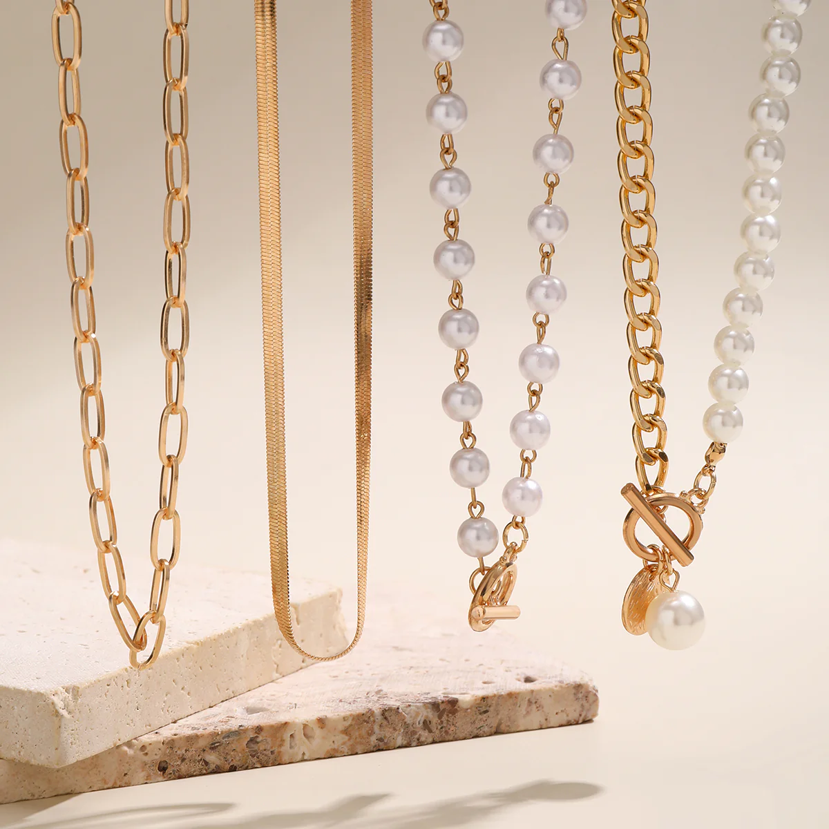 5pc Pearl & Chain Layered Necklace Set - Image 4