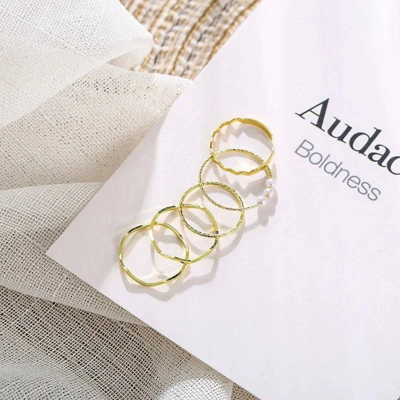 5pc Wavy Pearl Combo Ring Set - Image 4
