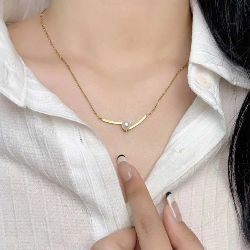 Balancing Pearl Necklace - Image 4