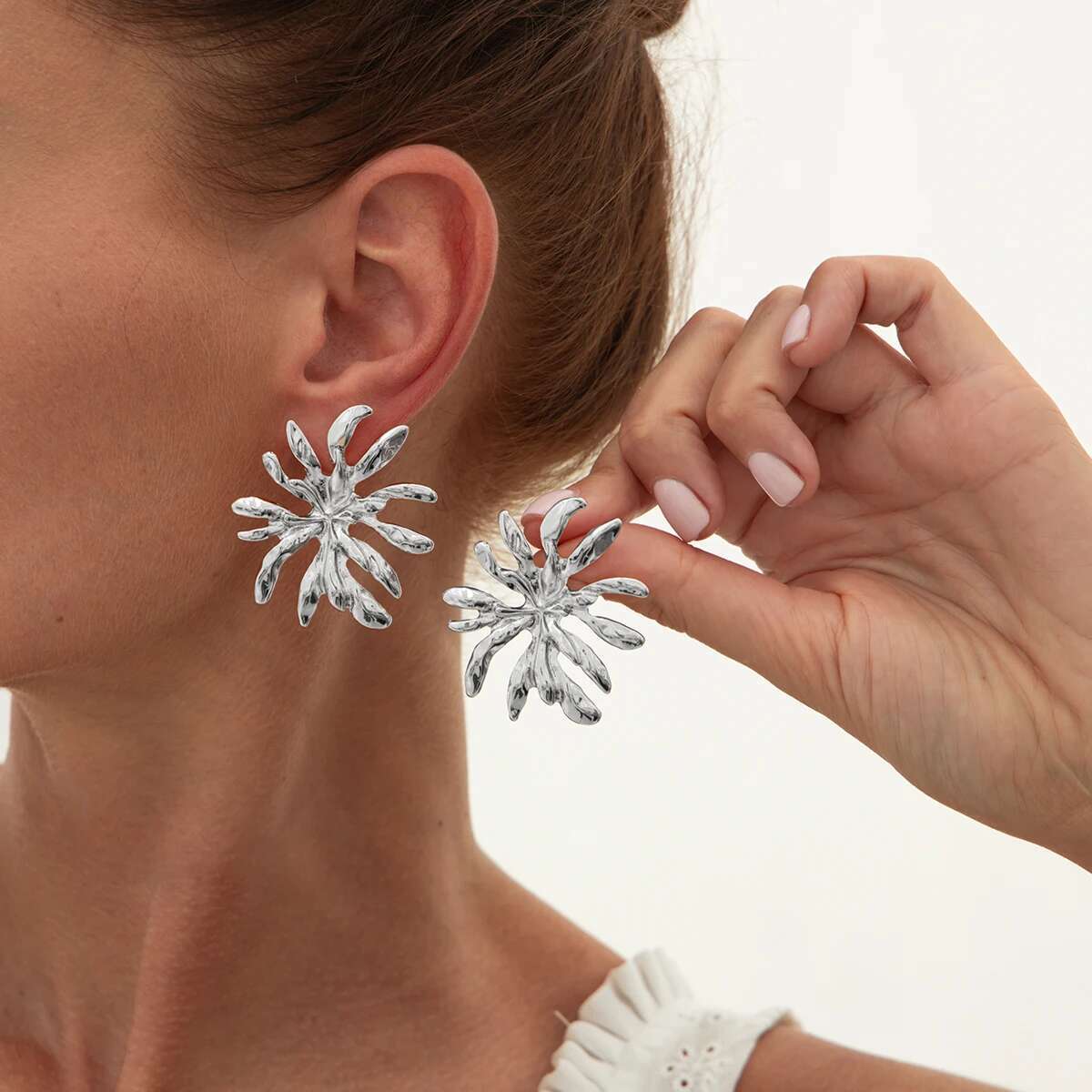 Bold Gold Flower Earrings Set - Image 2