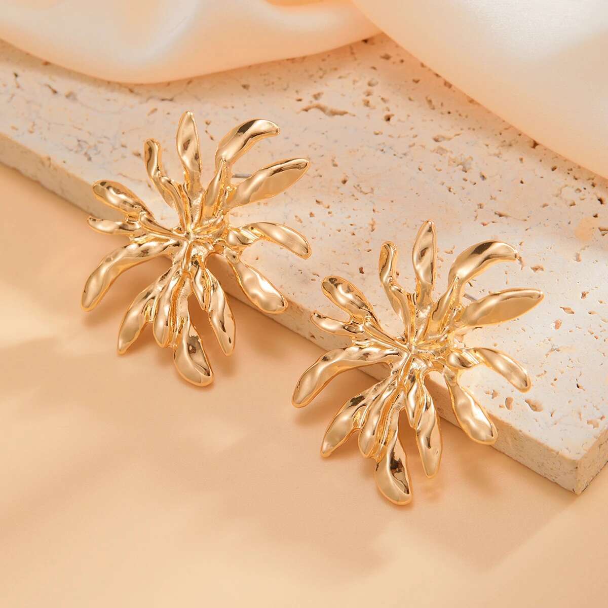 Bold Gold Flower Earrings Set - Image 3