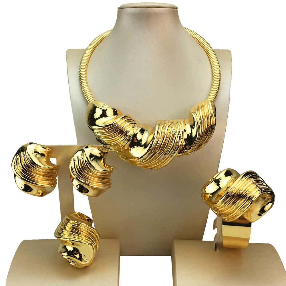 Bold Italian Gold Pendant Jewelry Set - Image 2