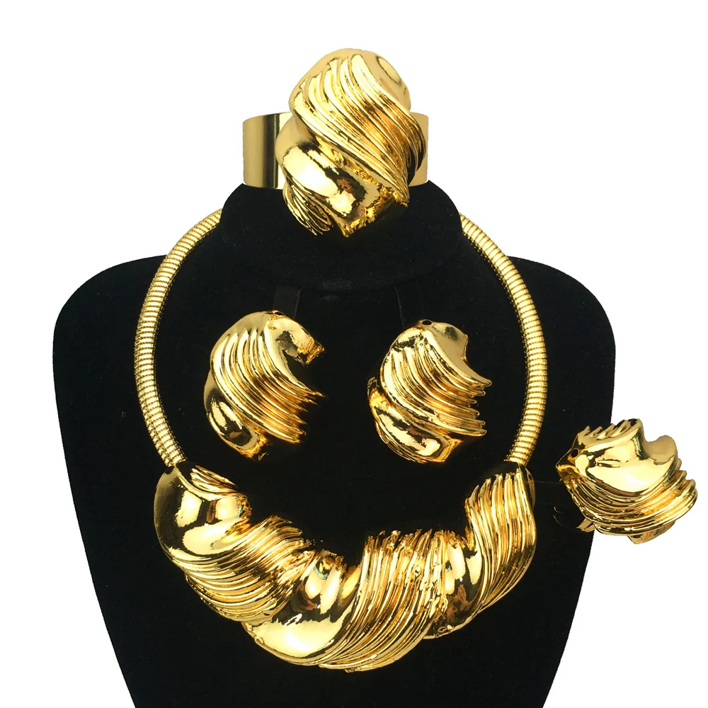 Bold Italian Gold Pendant Jewelry Set - Image 3