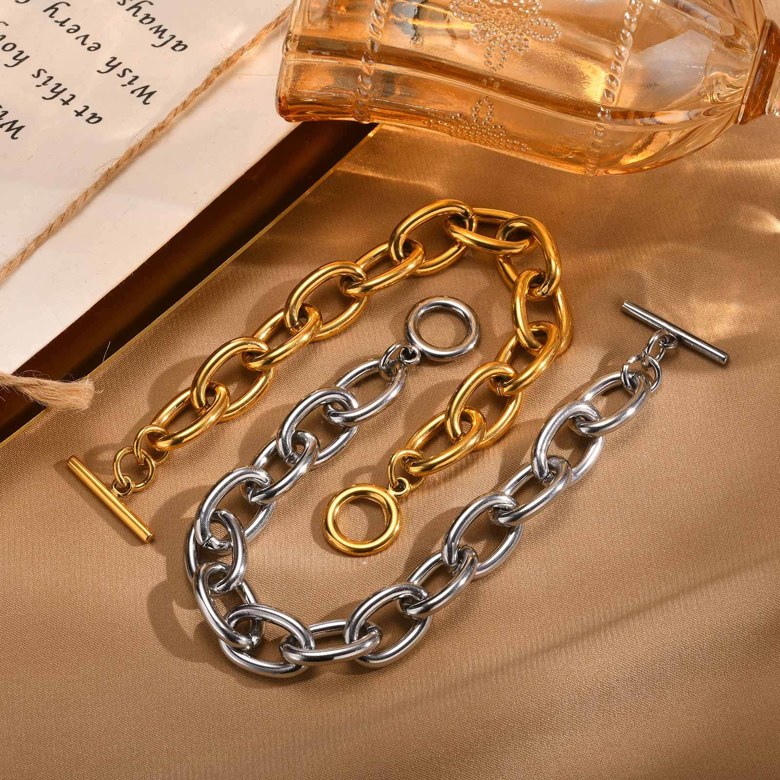 Chunky Gold Toggle Clasp Bracelet - Image 6