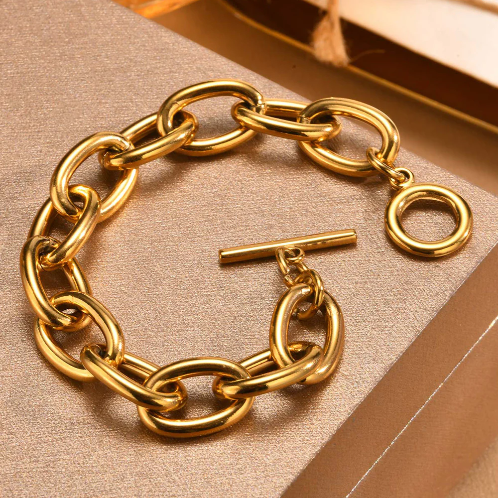 Chunky Gold Toggle Clasp Bracelet - Image 8