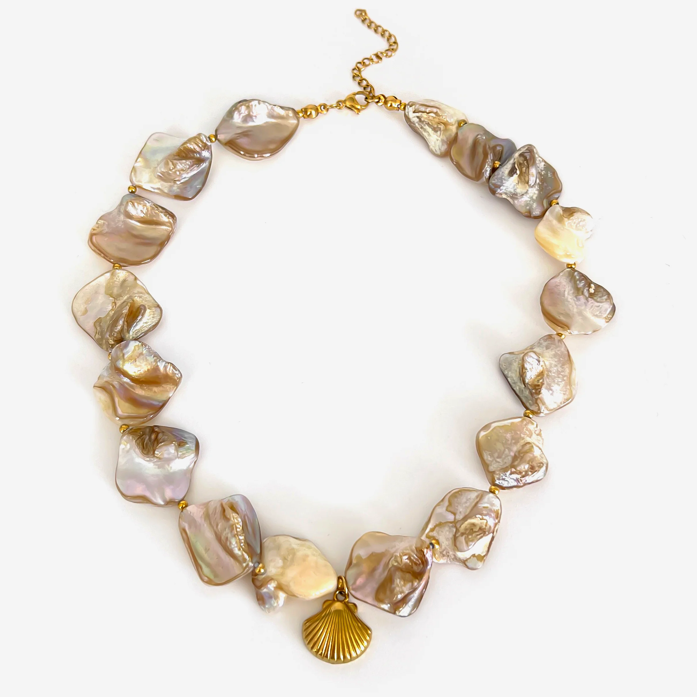 Chunky Shell Pearl Choker with Gold Seashell Charm - Image 3