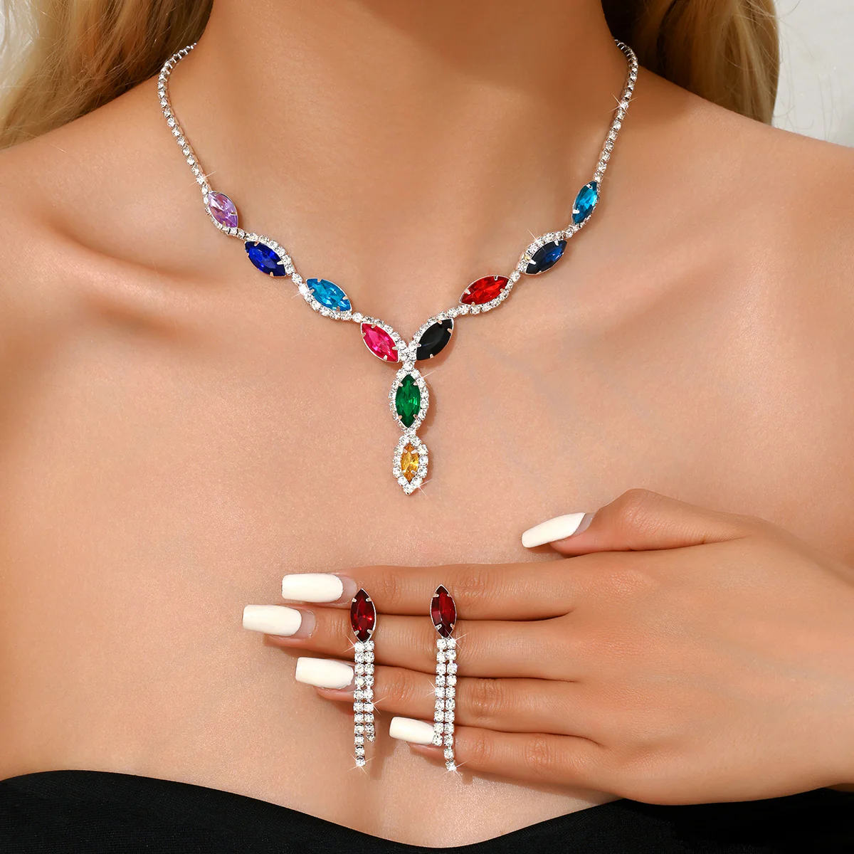 Claw Chain Earrings & Necklace Set - Image 4