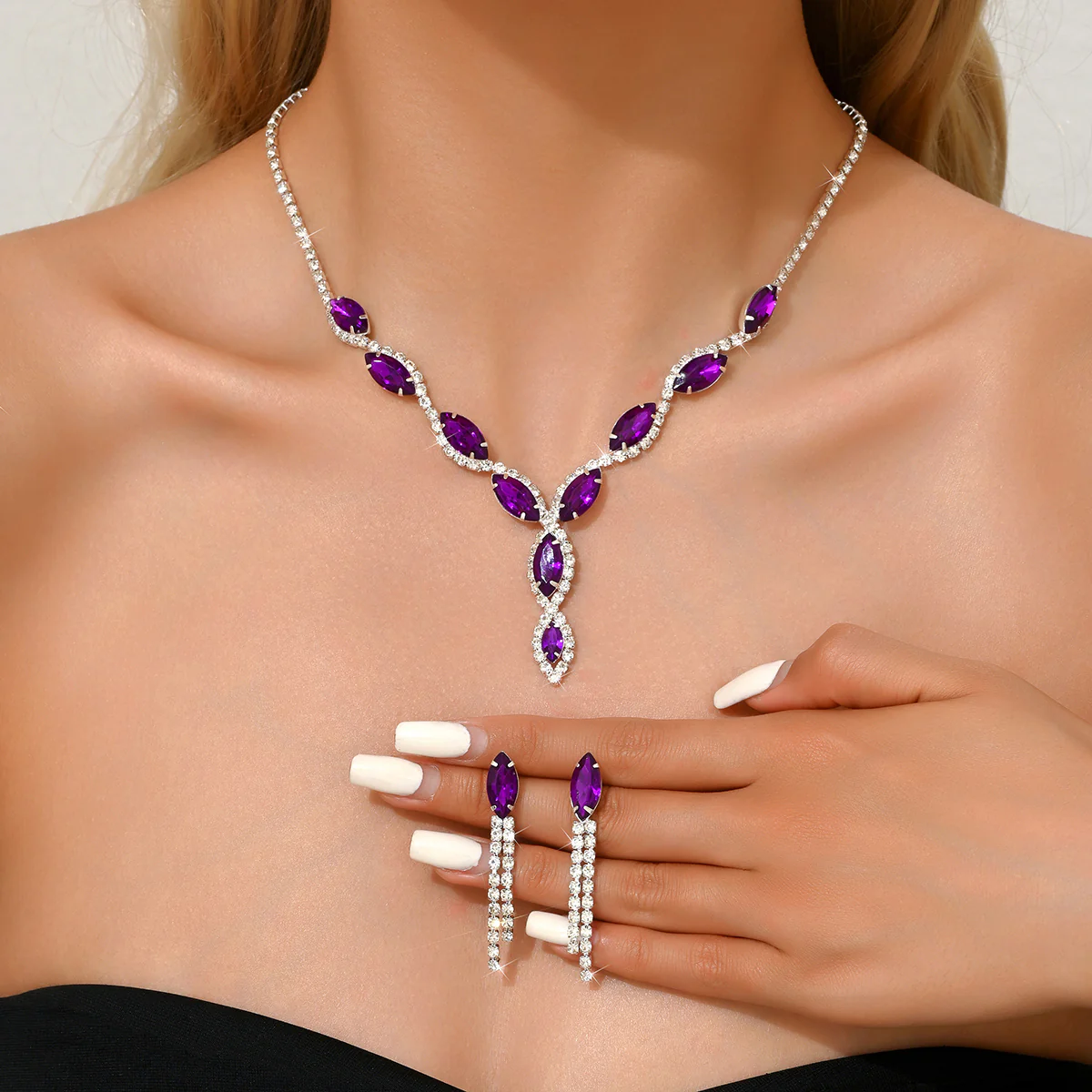 Claw Chain Earrings & Necklace Set - Image 5