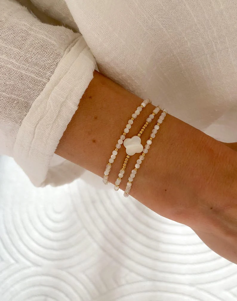 Clover Shell Bead Bracelet - Image 3