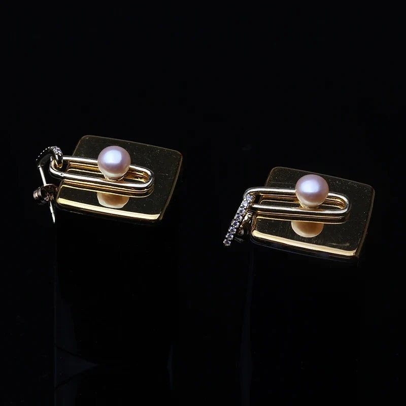 Dainty Pearl Necklace & Earrings Set - Image 4
