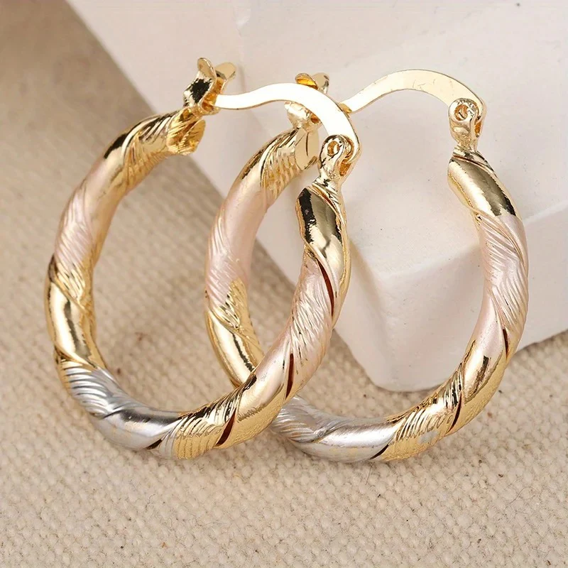 Dainty Twisted Pattern Hoop Earrings - Image 4