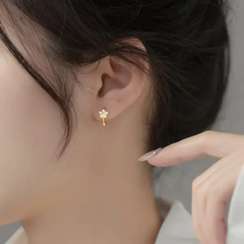 Daisy Flower Hoop Earrings - Image 4
