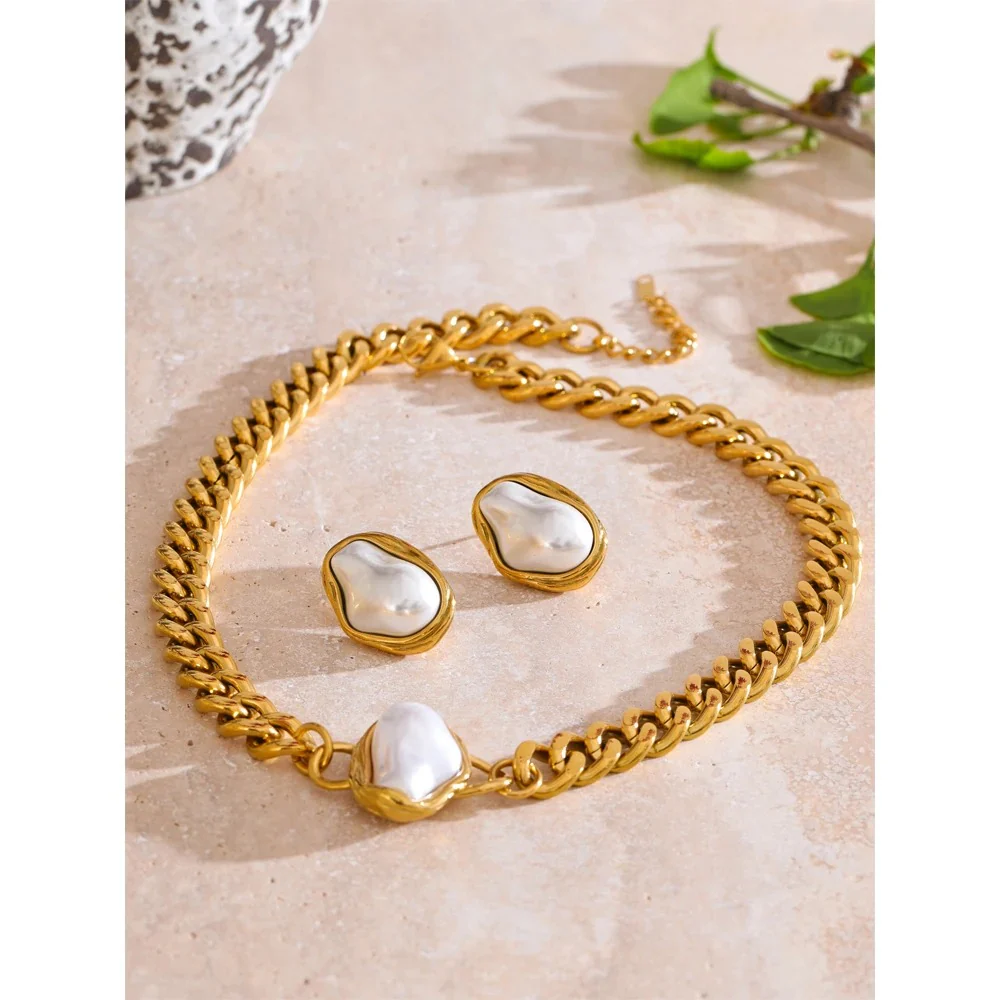 Elegant Chunky Pearls Necklace & Earring Set - Image 4