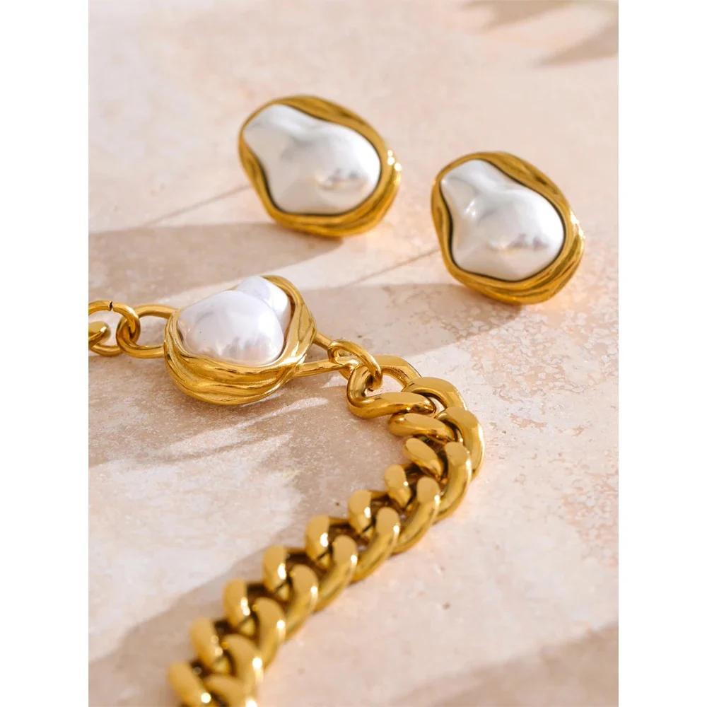 Elegant Chunky Pearls Necklace & Earring Set - Image 7