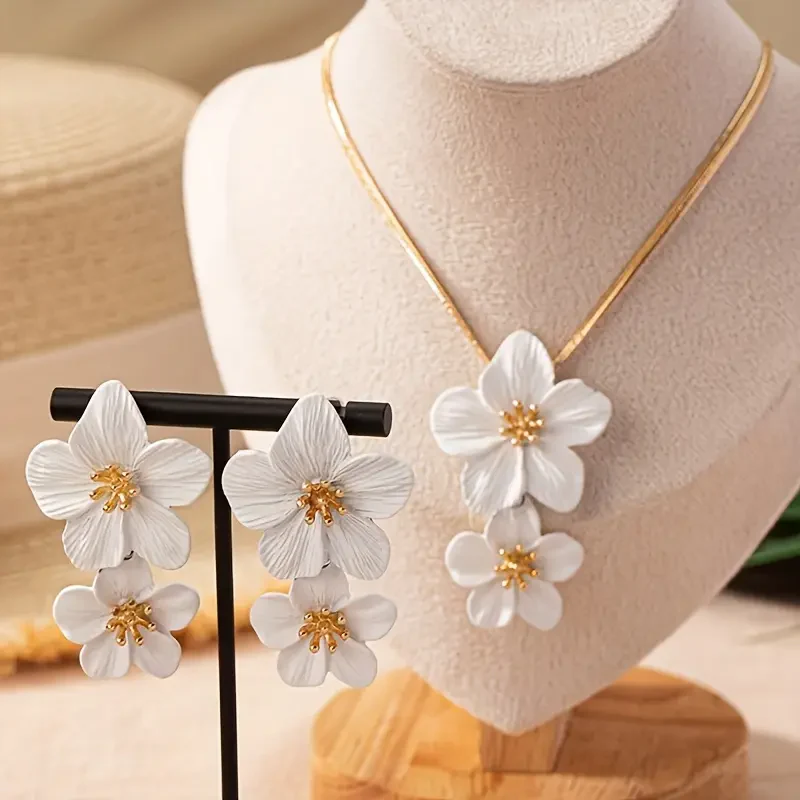 Elegant Flower Necklace & Earrings Set - Image 3