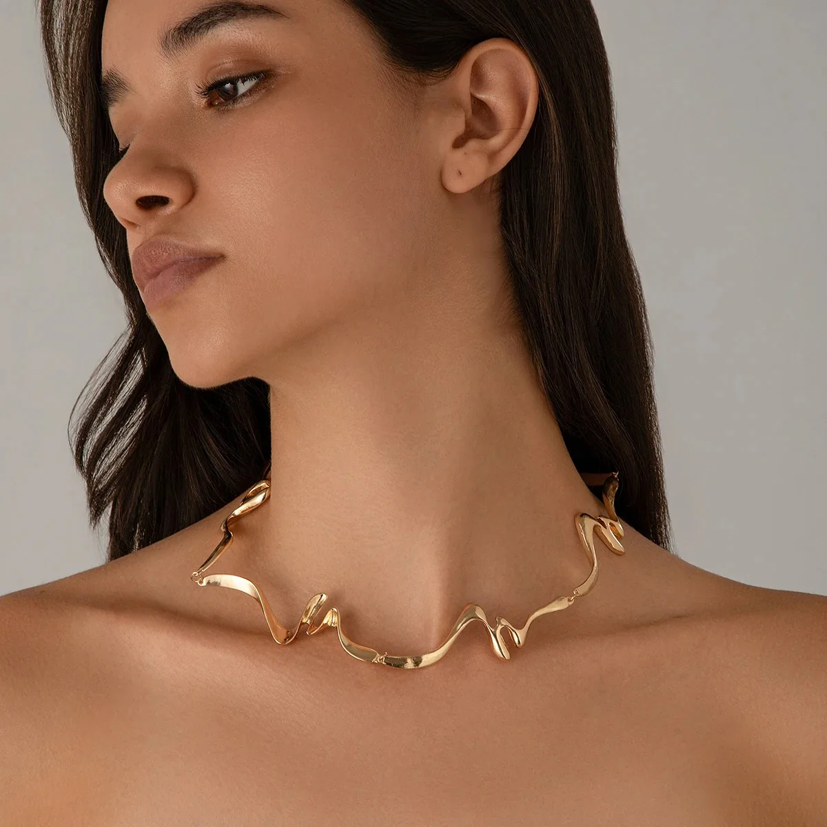 Elegant Irregular Wave Torques Necklace - Image 3