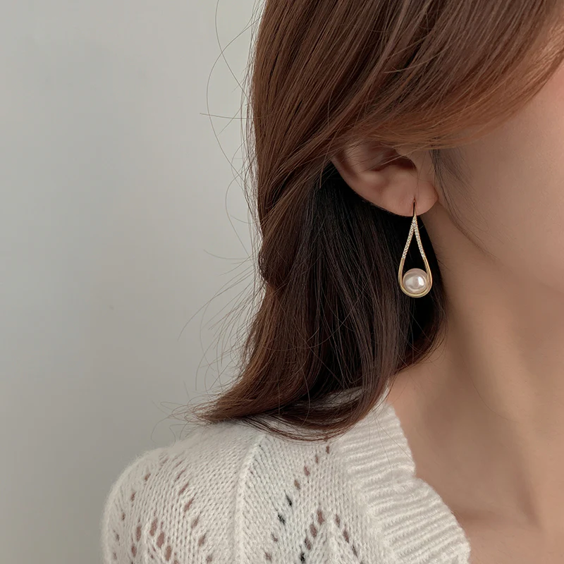 Elegant Teardrop Pearl Dangle Earrings