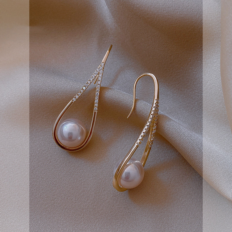 Elegant Teardrop Pearl Dangle Earrings - Image 3