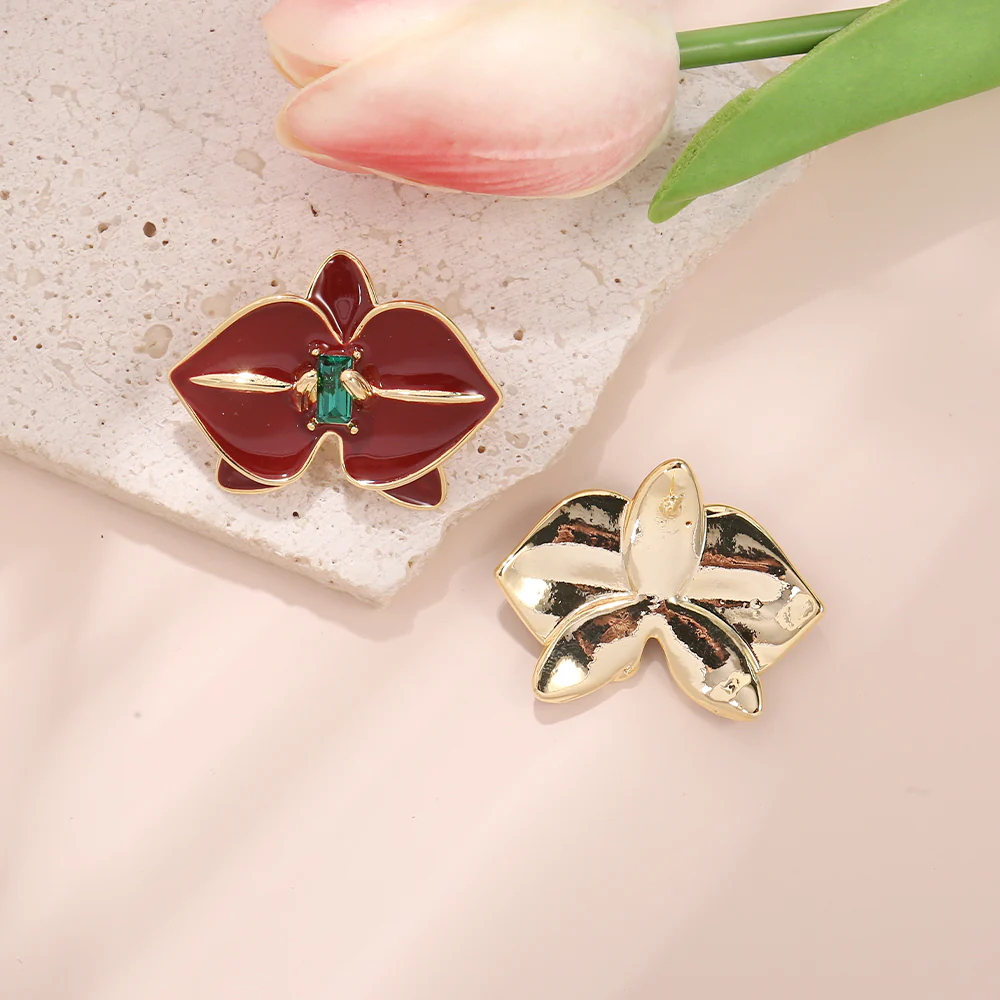Emerald Center Floral Stud Earrings - Image 3