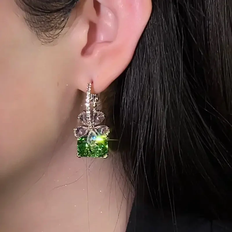 Exquisite Green Floral Earrings - Image 3