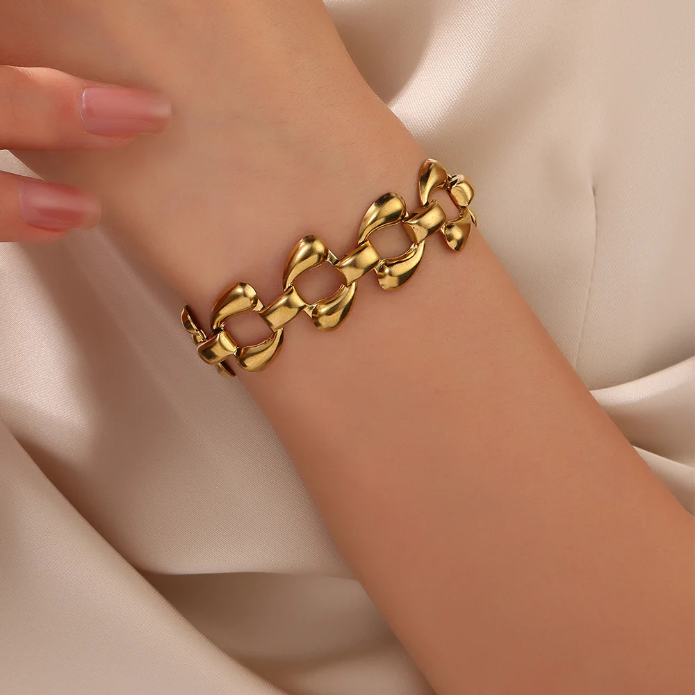 Gold Heart & Bow Chain Bracelet