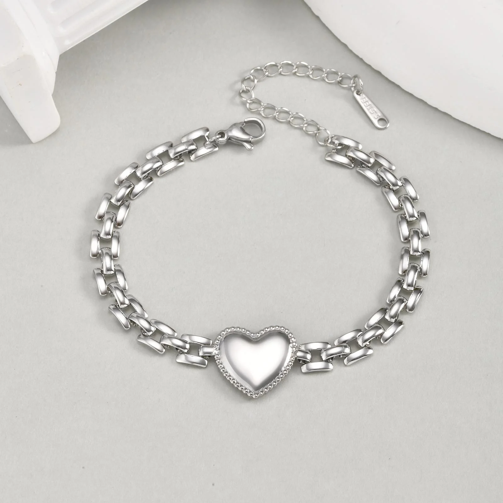 Gold Heart Link Chain Bracelet - Image 3