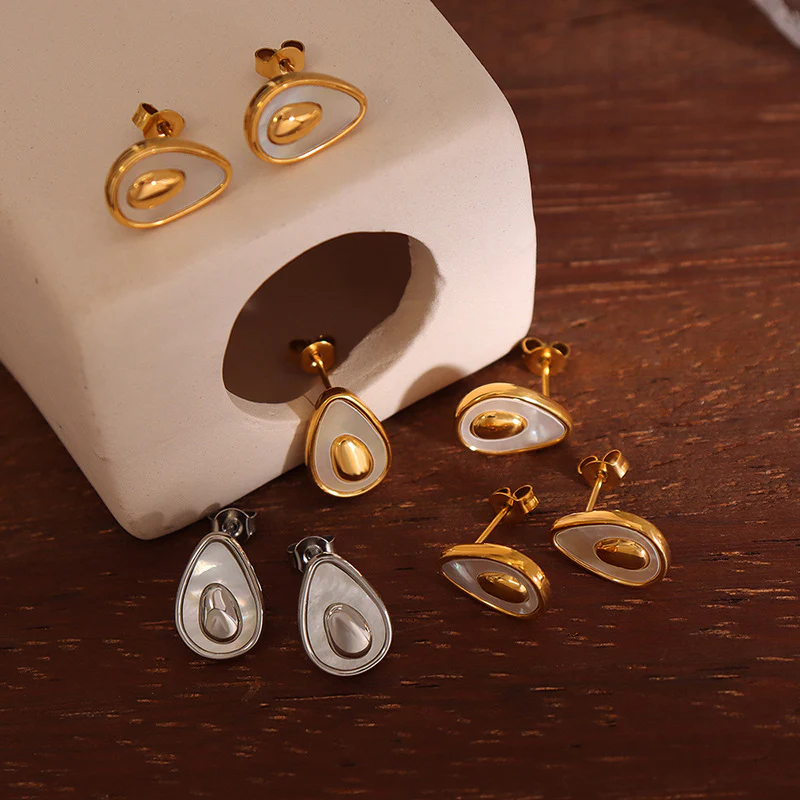 Gold & Mother of Pearl Teardrop Jewelry Set - Image 4