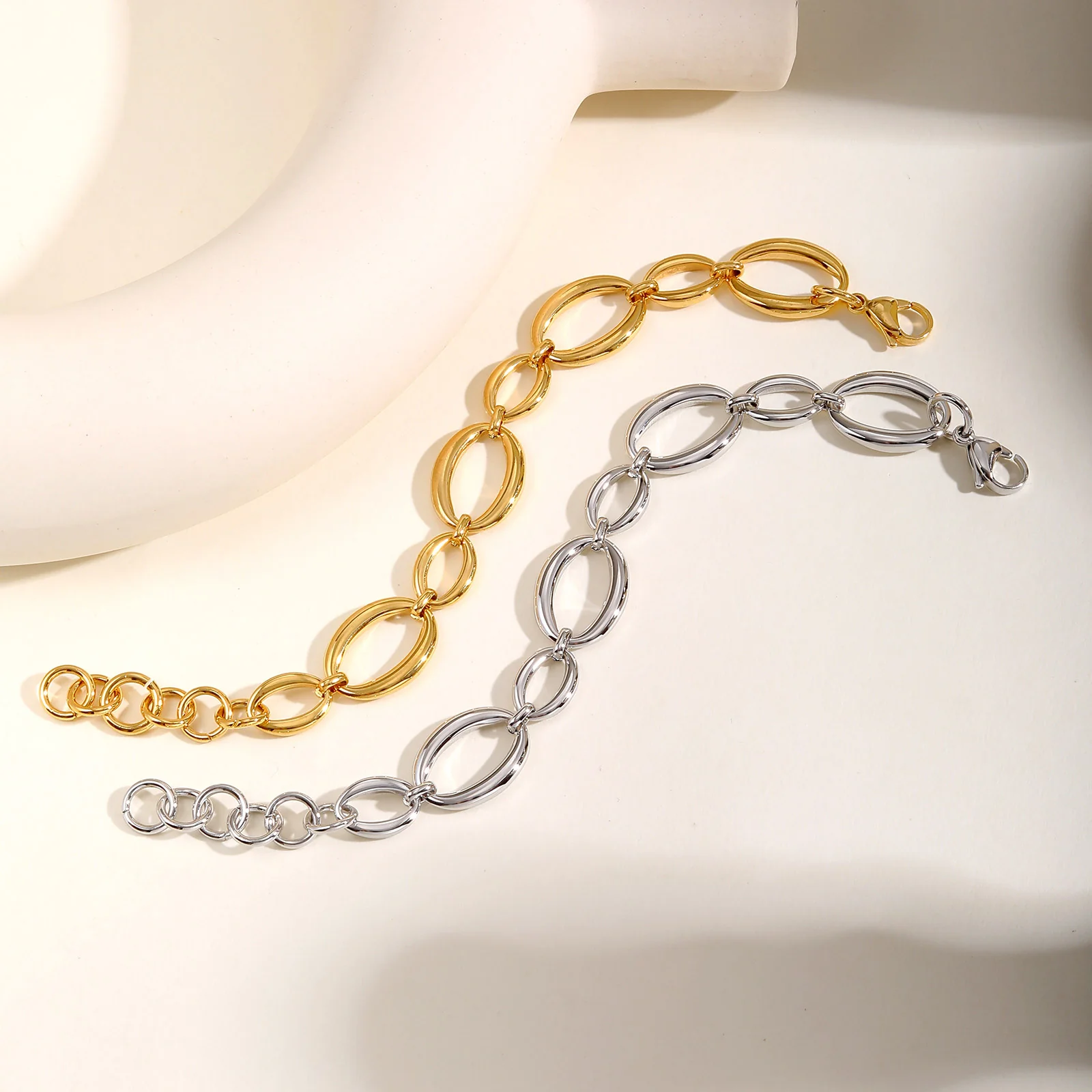 Gold Oval Link Chain Bracelet - Image 4